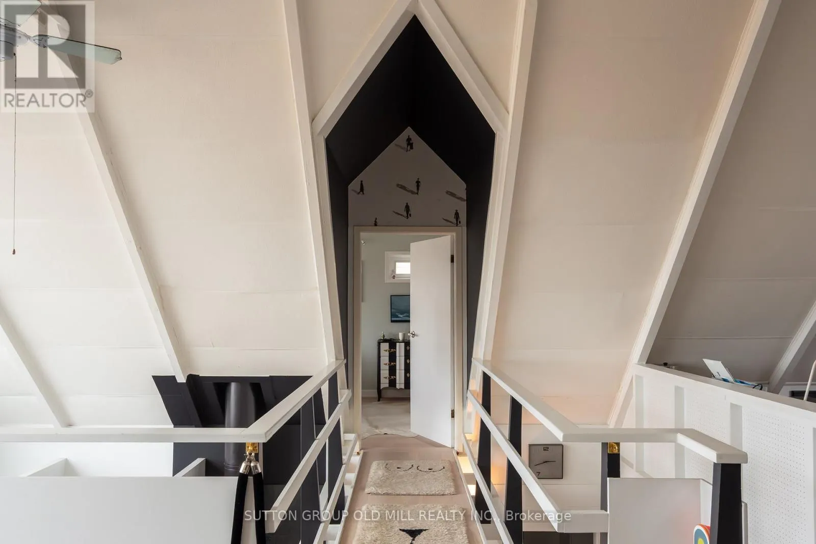 25 LAKESHORE ROAD W