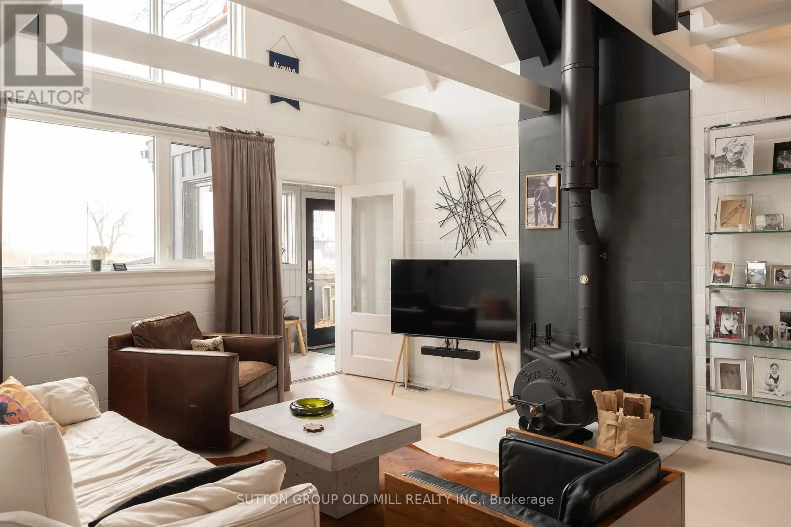 25 LAKESHORE ROAD W