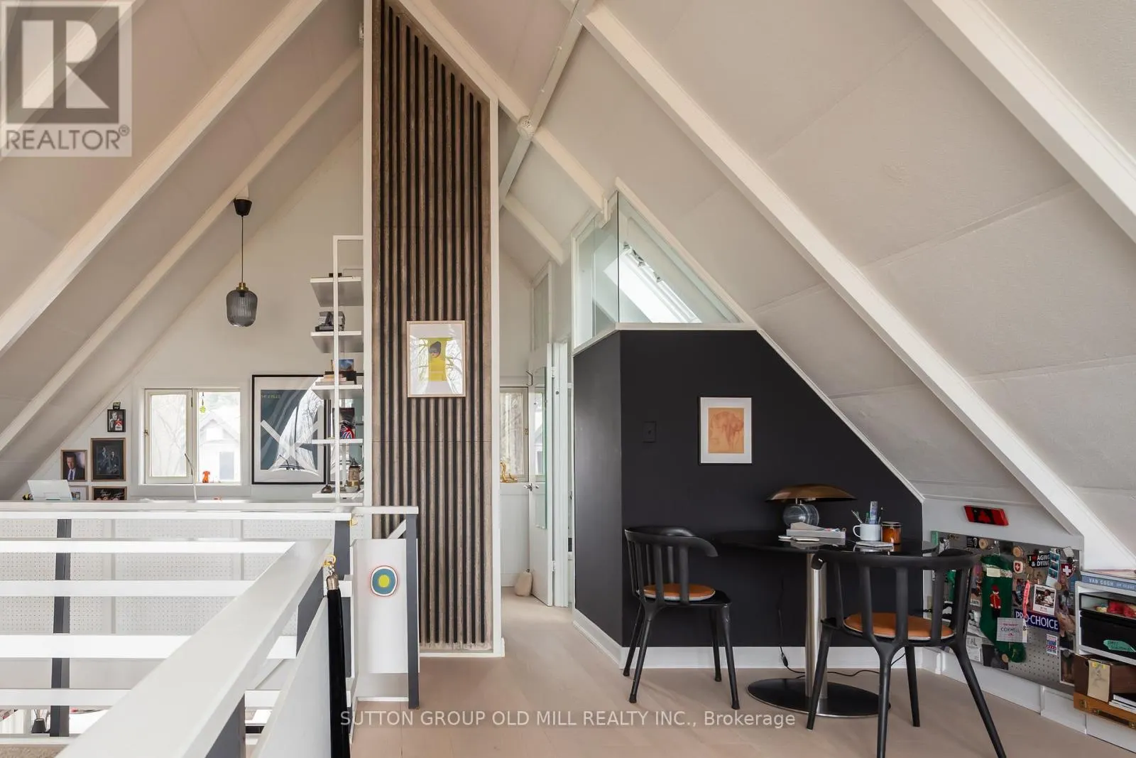 25 LAKESHORE ROAD W