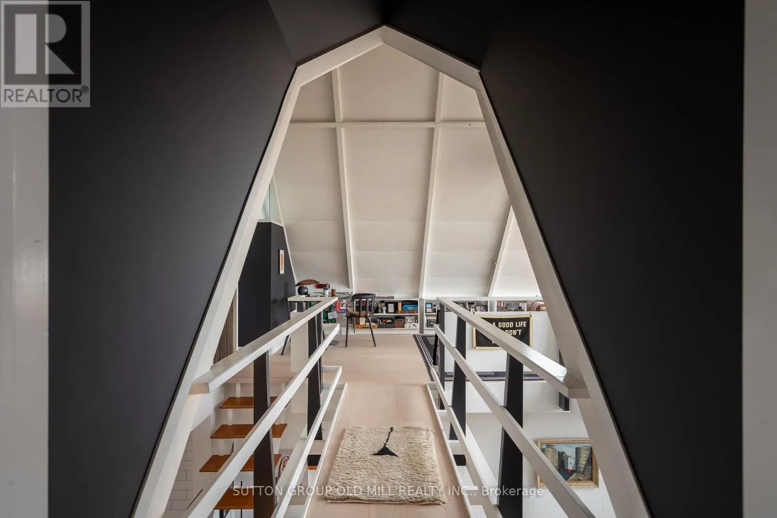 25 LAKESHORE ROAD W