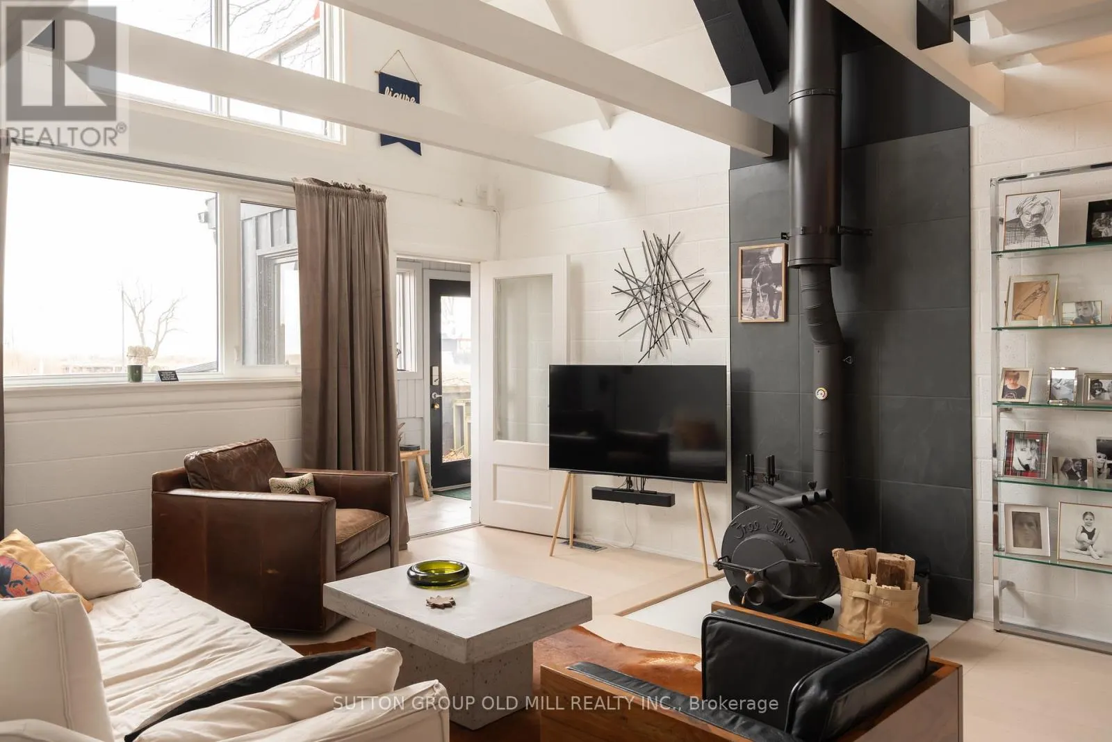 25 LAKESHORE ROAD W