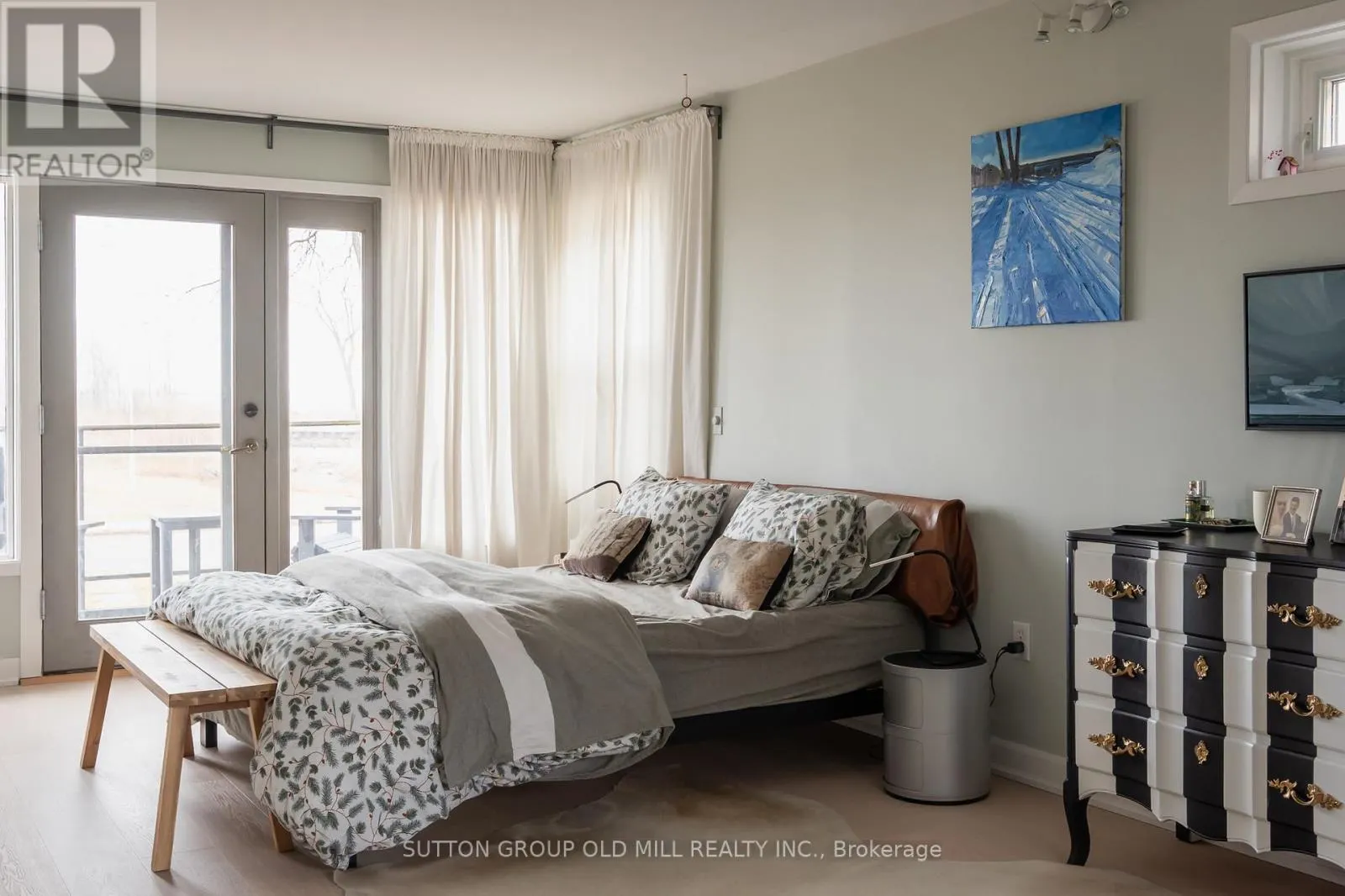 25 LAKESHORE ROAD W