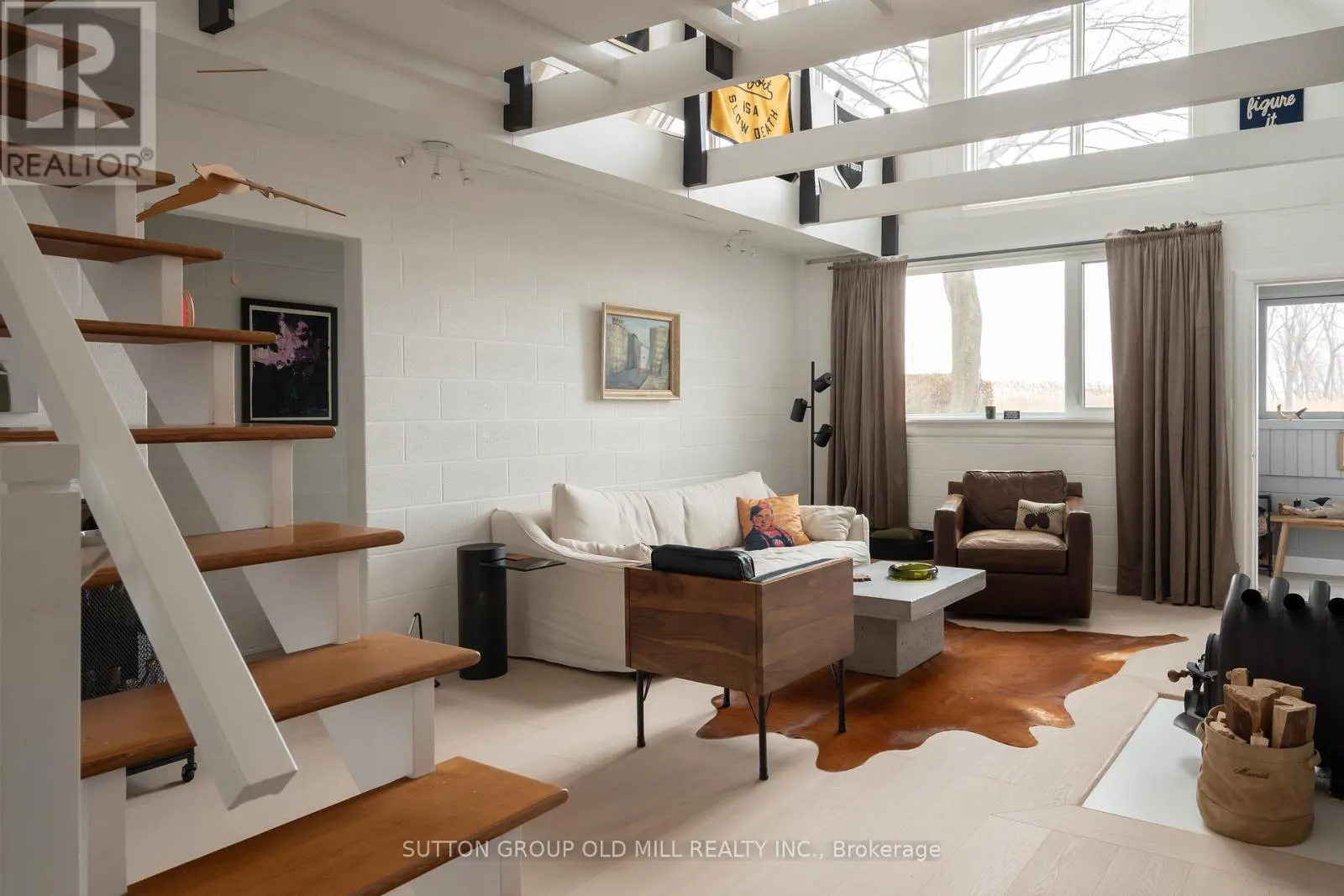25 LAKESHORE ROAD W
