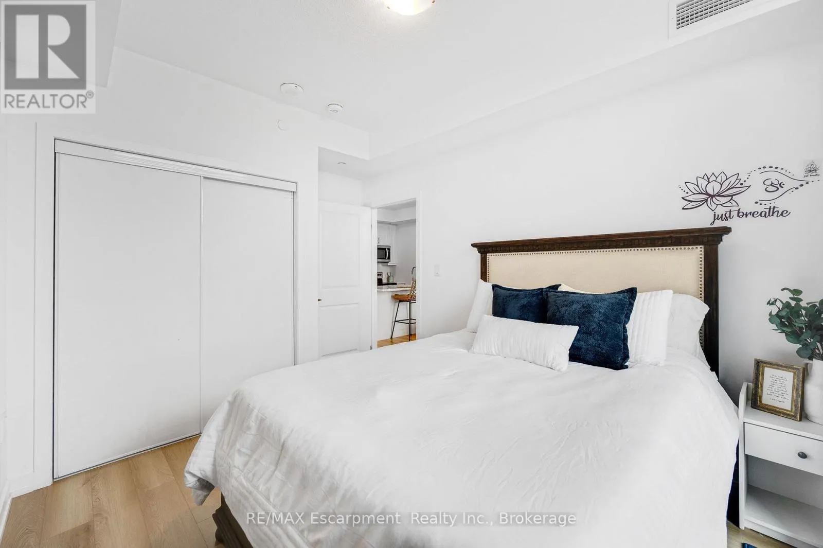309 - 470 DUNDAS STREET E #309