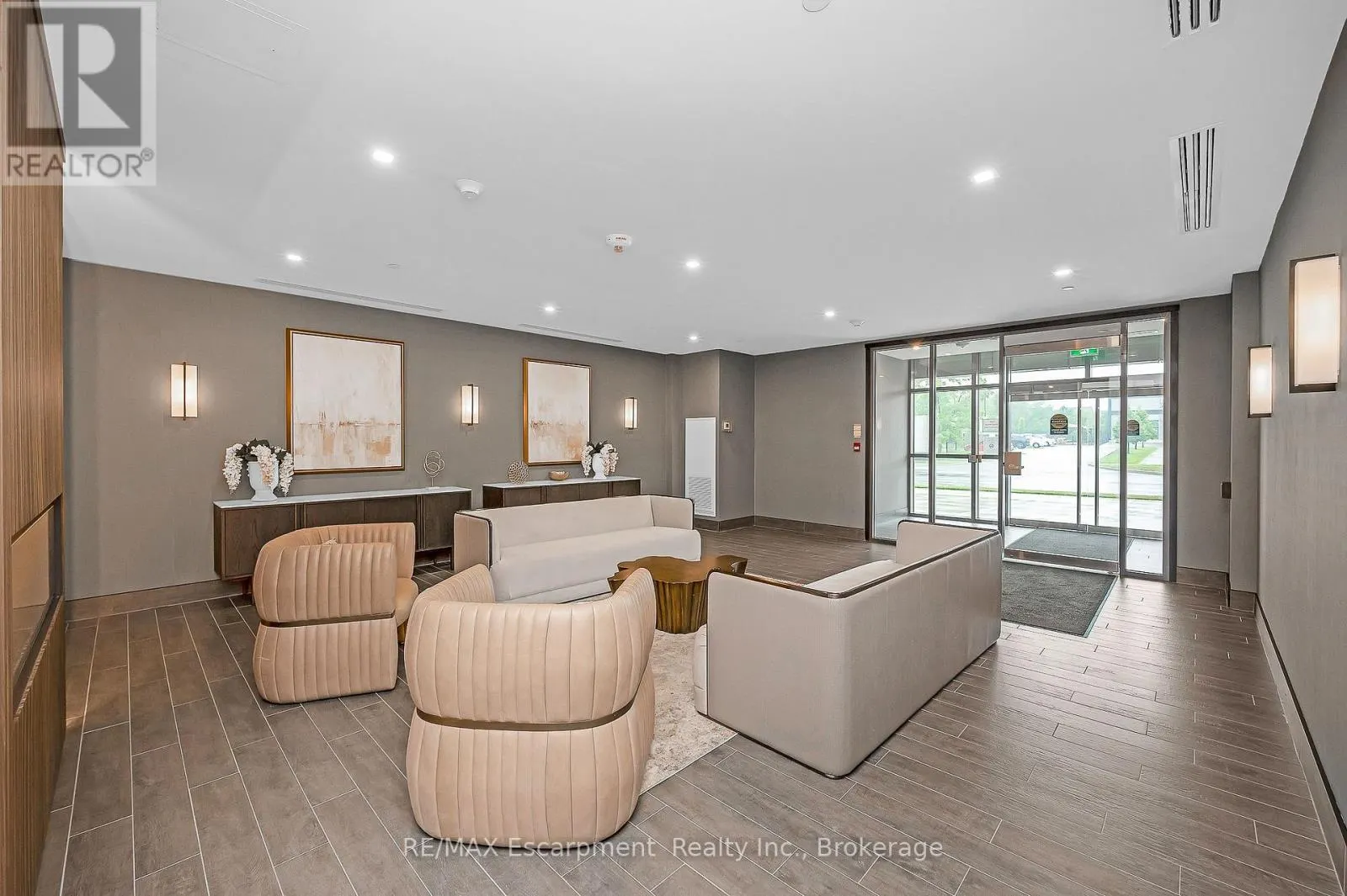 309 - 470 DUNDAS STREET E #309