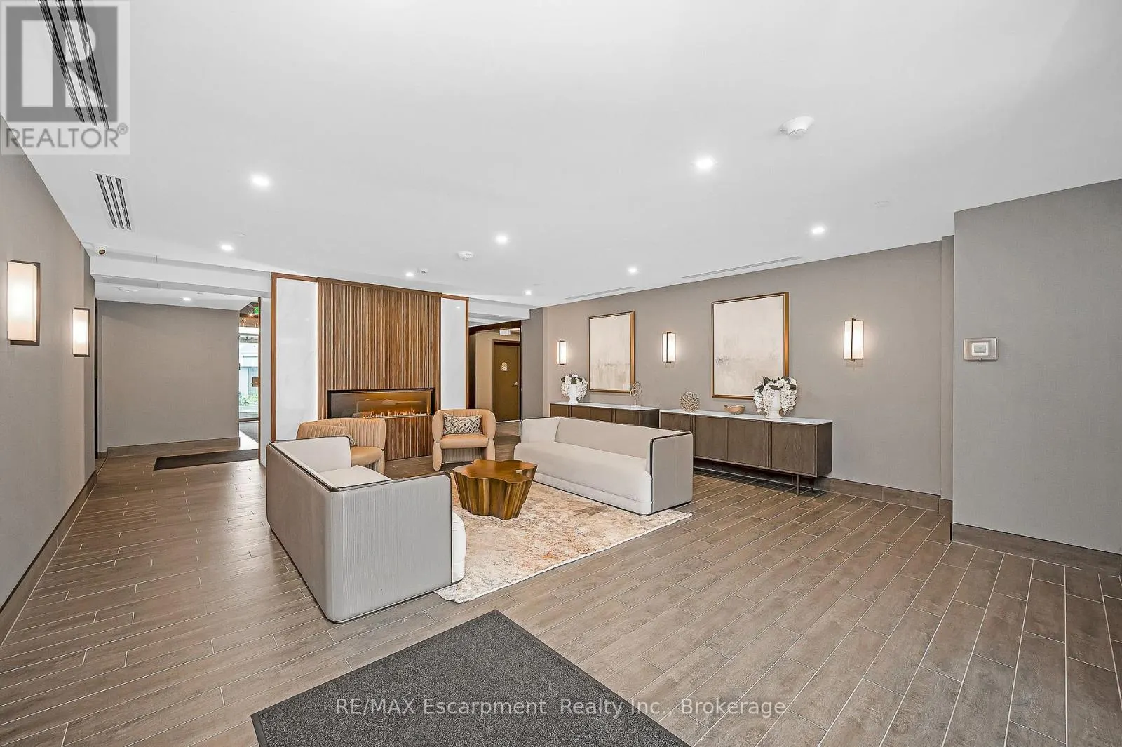 309 - 470 DUNDAS STREET E #309