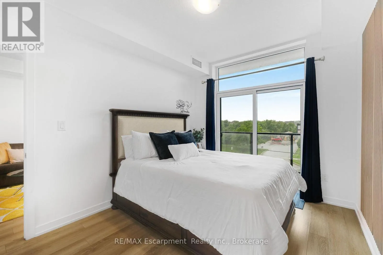 309 - 470 DUNDAS STREET E #309