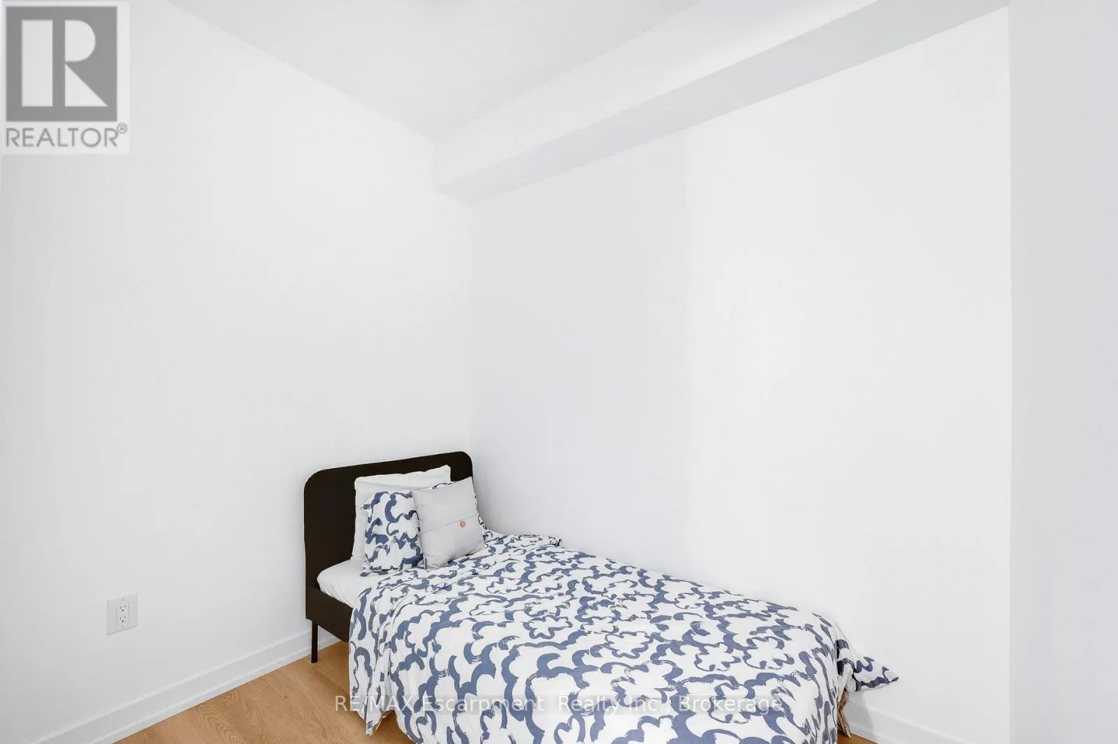 309 - 470 DUNDAS STREET E #309