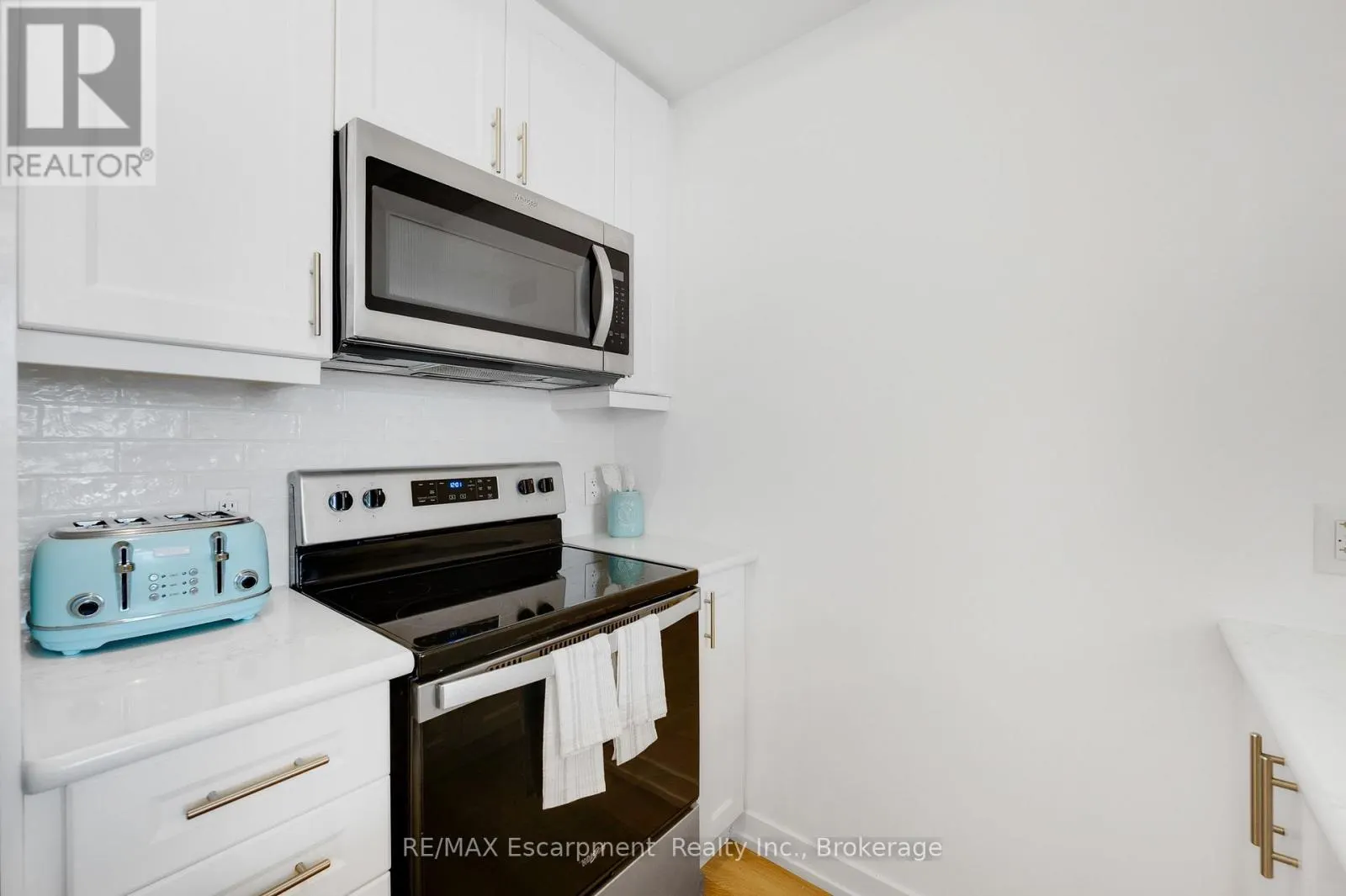 309 - 470 DUNDAS STREET E #309