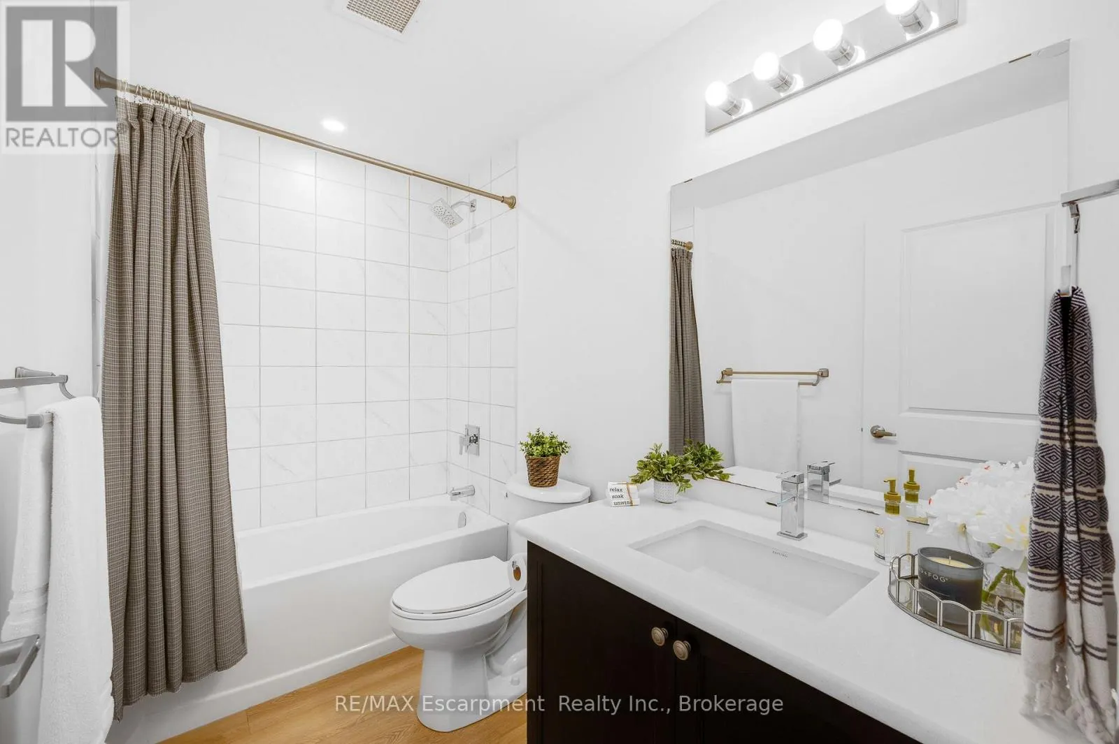 309 - 470 DUNDAS STREET E #309