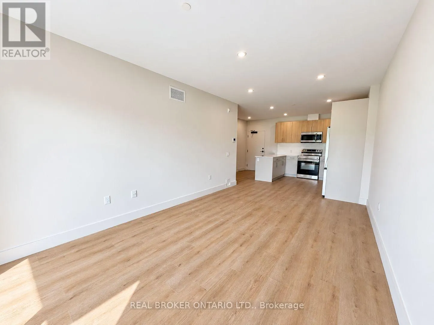 304 - 8 HUTT LANE