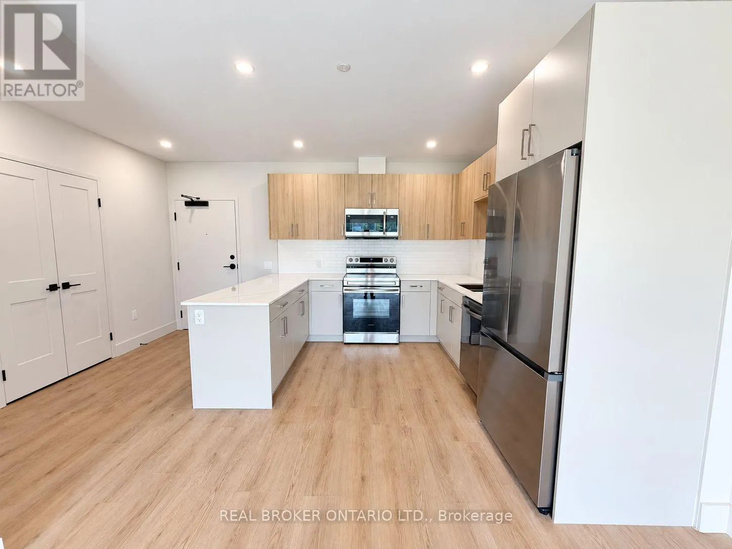 304 - 8 HUTT LANE