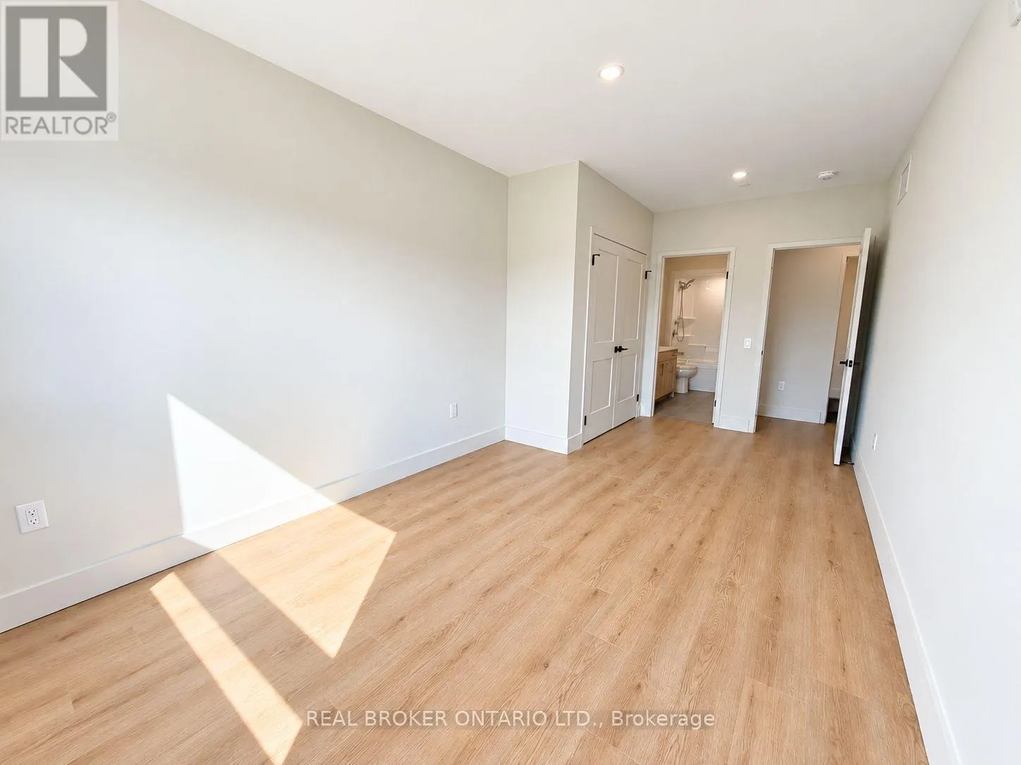 304 - 8 HUTT LANE