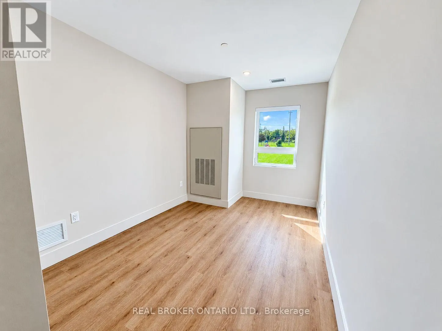 304 - 8 HUTT LANE