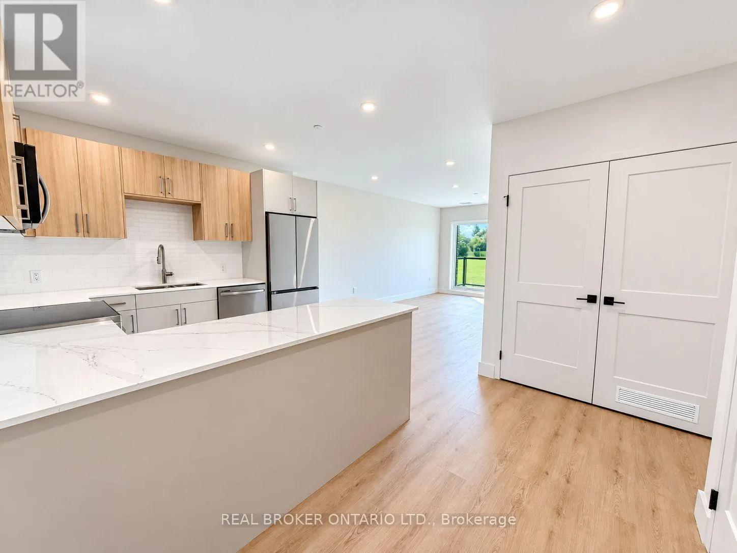 304 - 8 HUTT LANE