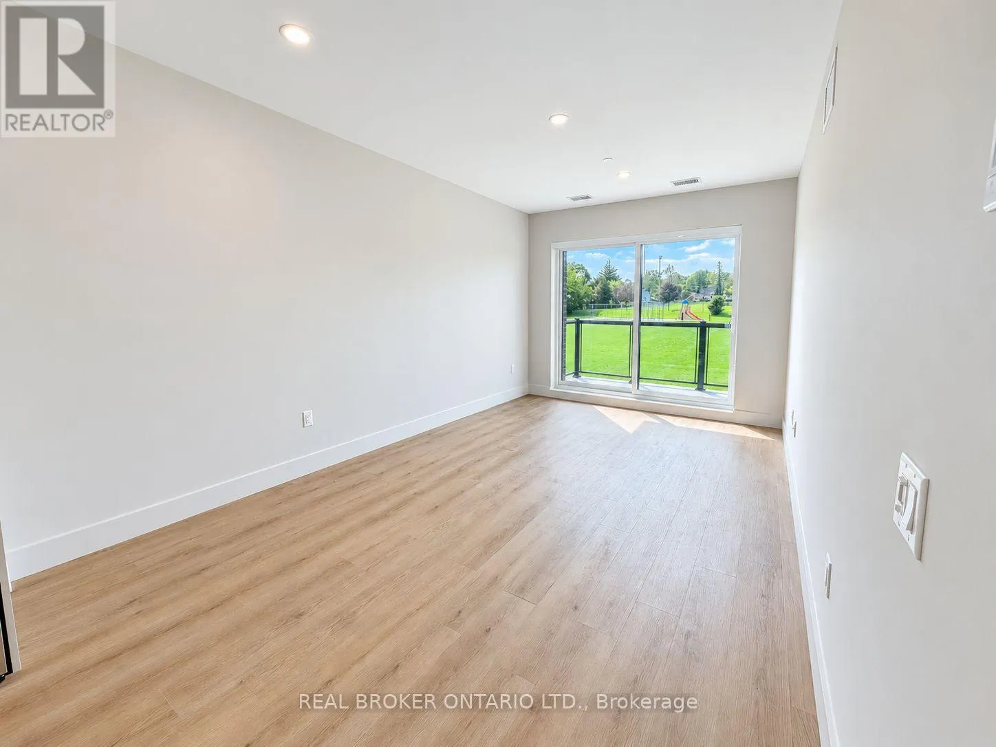 304 - 8 HUTT LANE