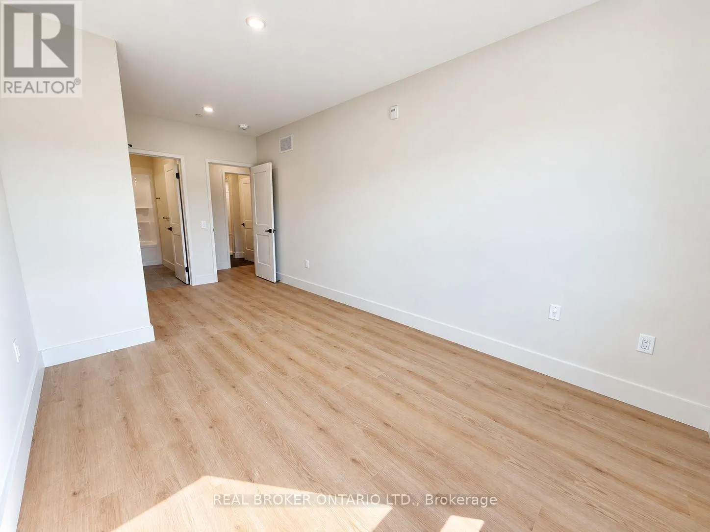 304 - 8 HUTT LANE