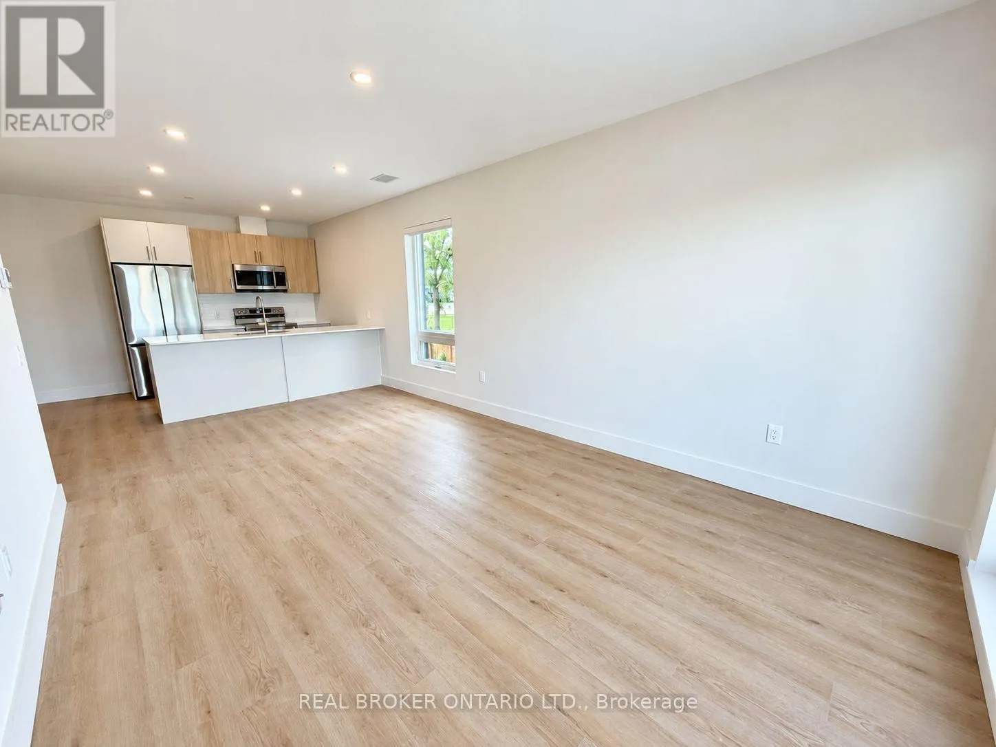 307 - 8 HUTT LANE