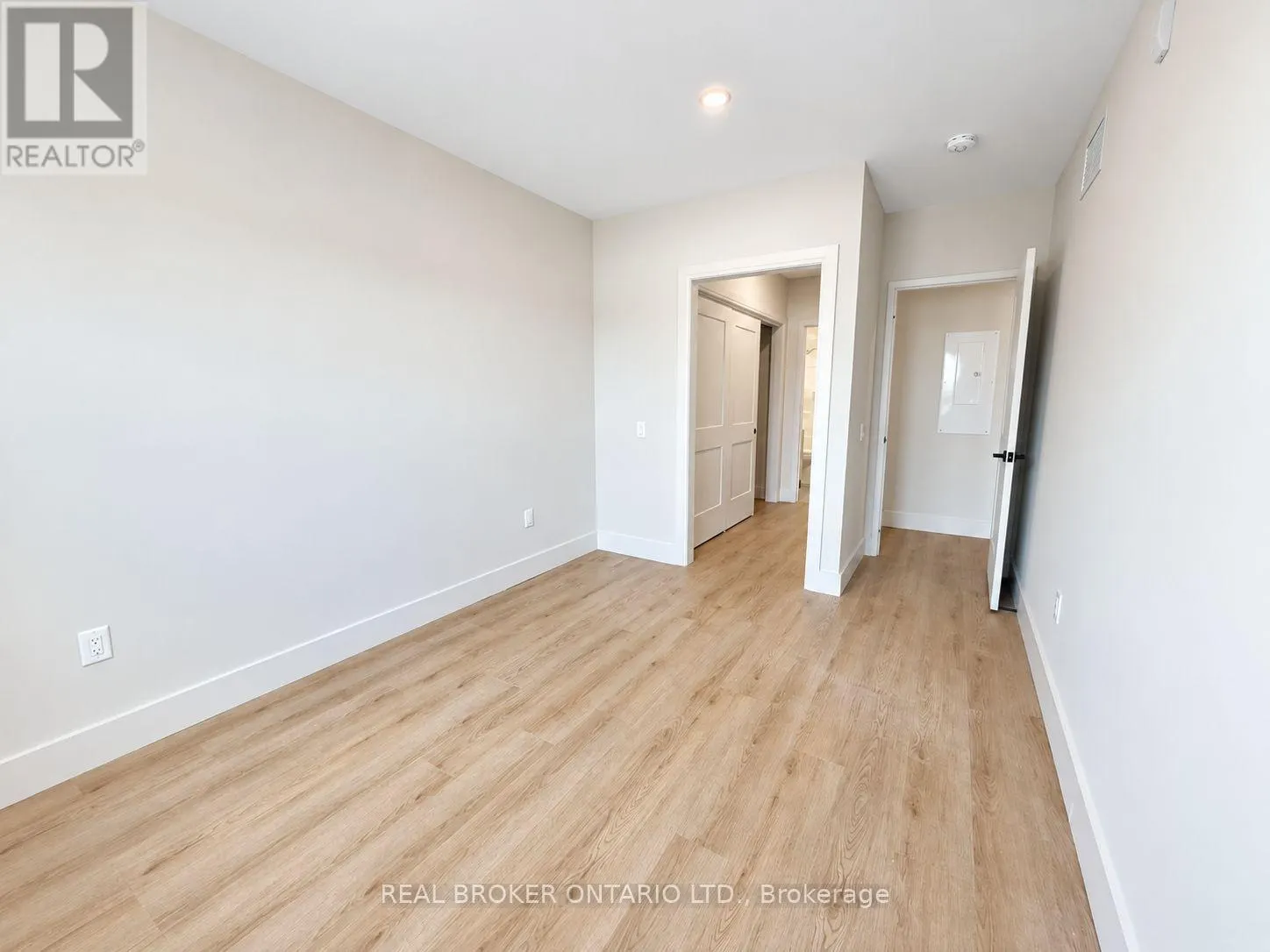 307 - 8 HUTT LANE