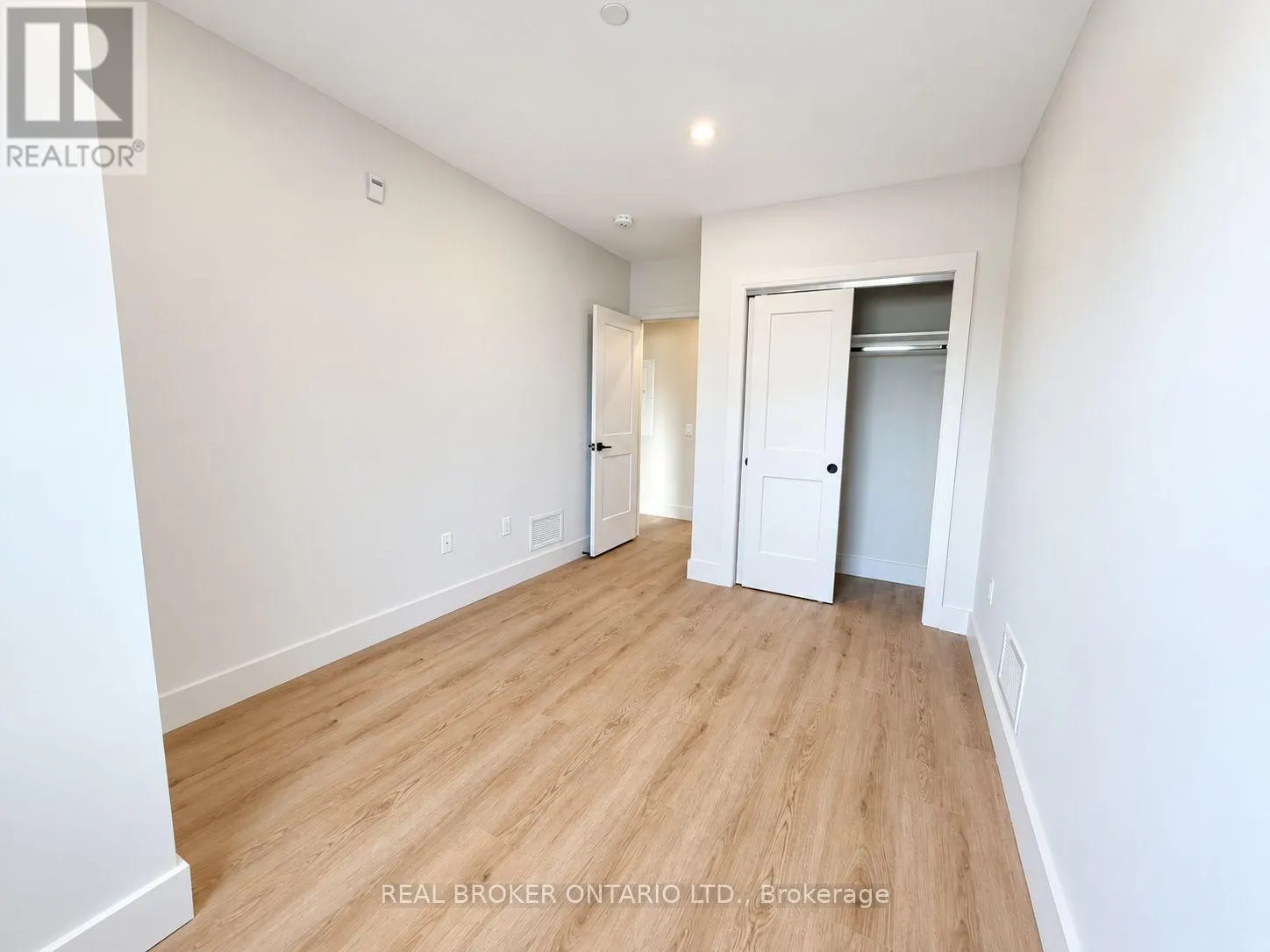 307 - 8 HUTT LANE