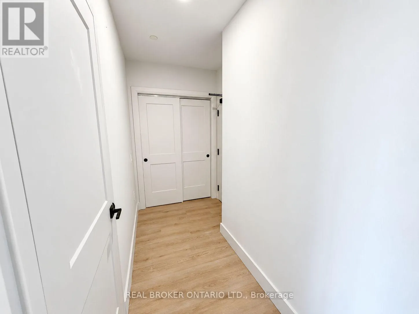 307 - 8 HUTT LANE
