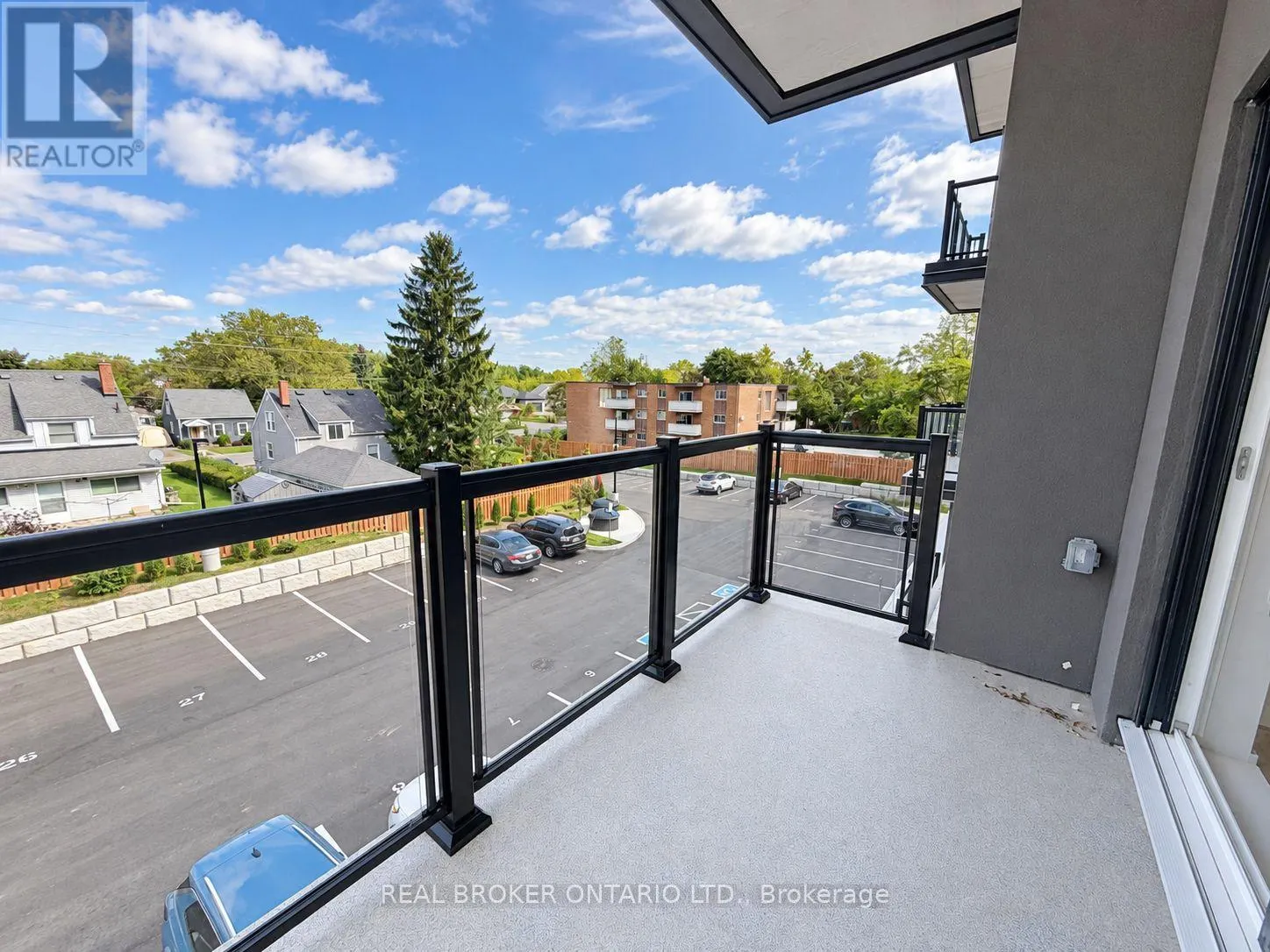 307 - 8 HUTT LANE