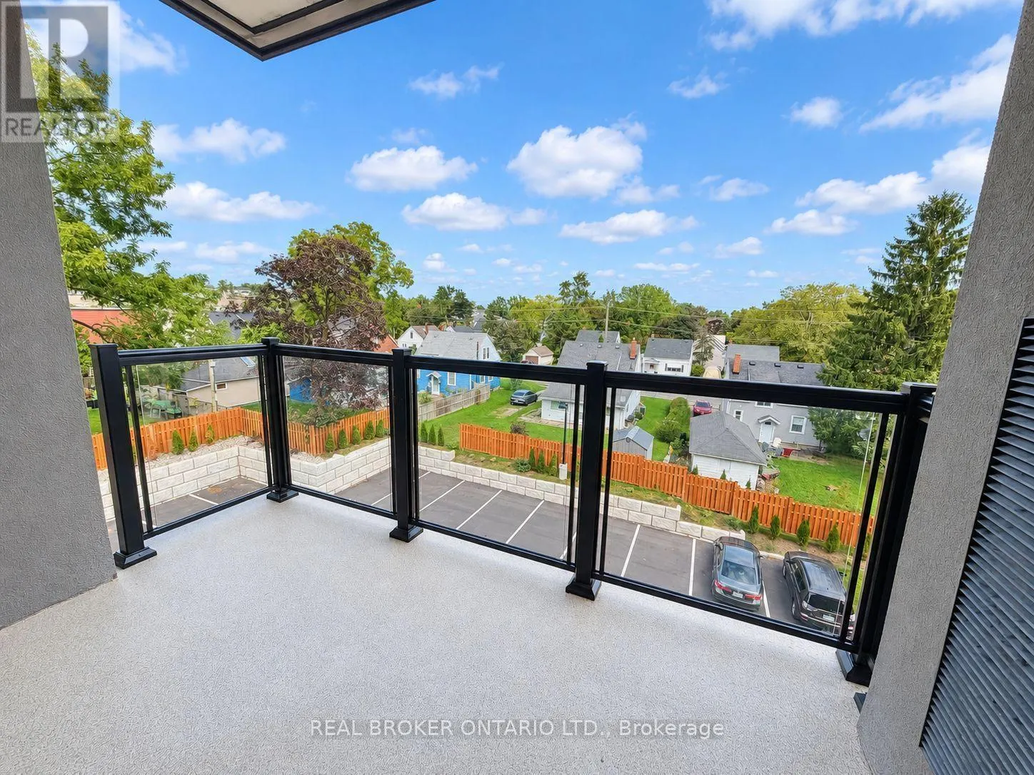 405 - 8 HUTT LANE