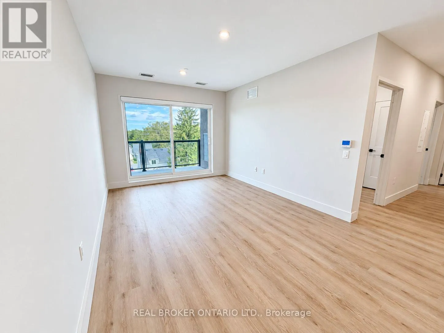 405 - 8 HUTT LANE