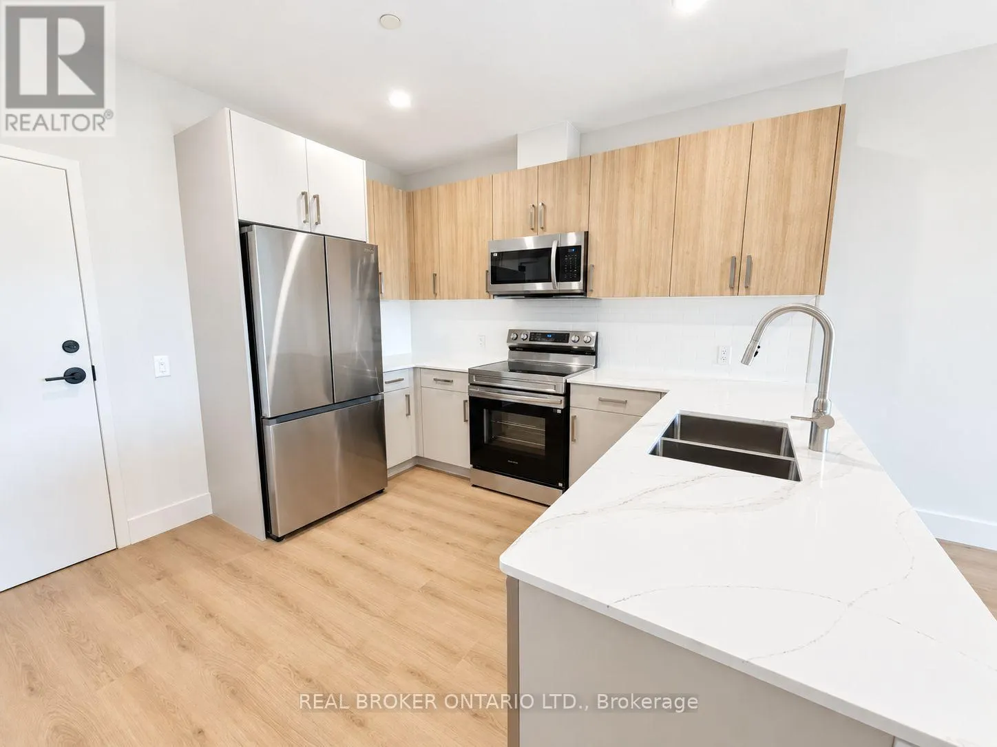405 - 8 HUTT LANE