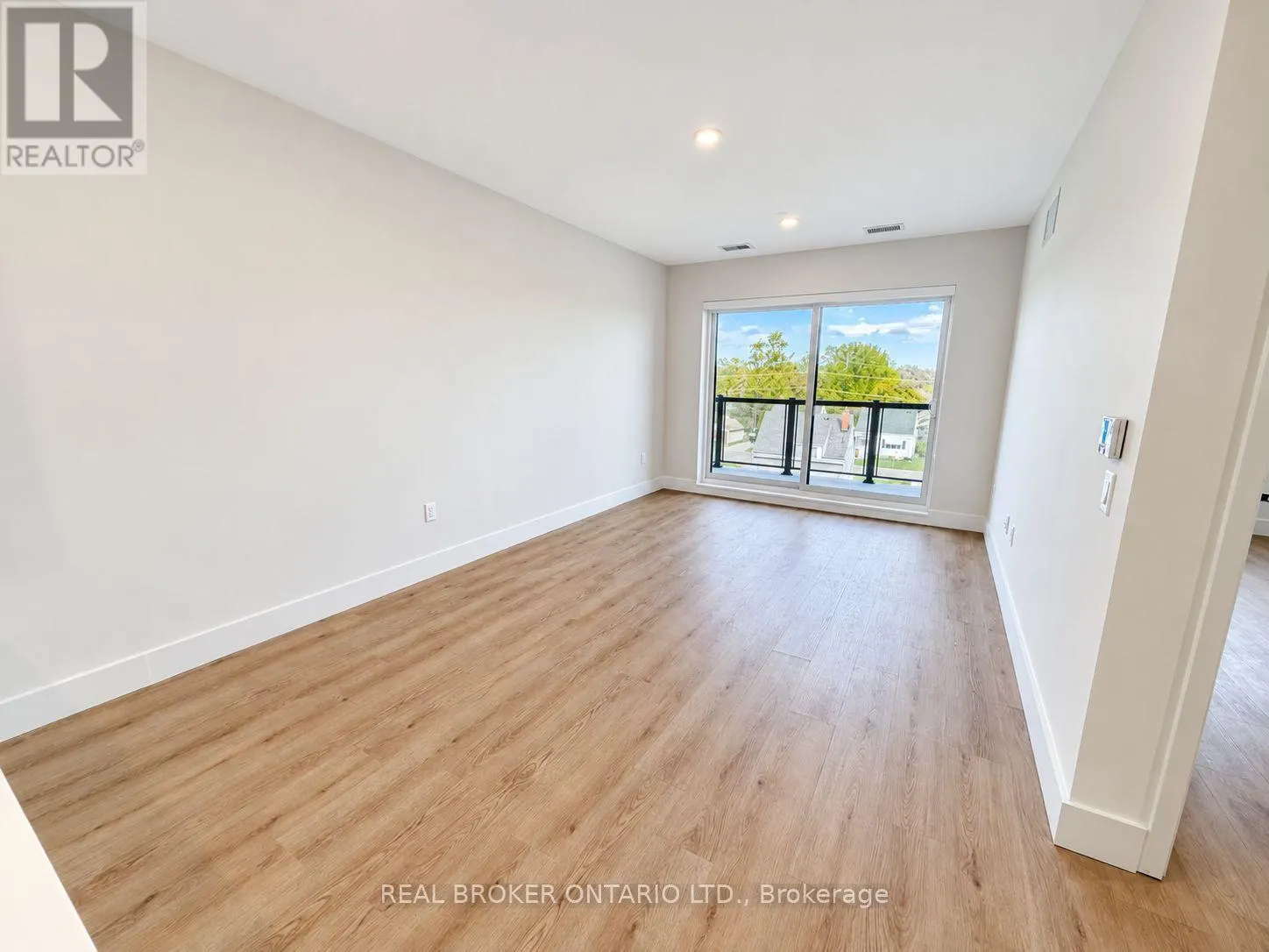 405 - 8 HUTT LANE