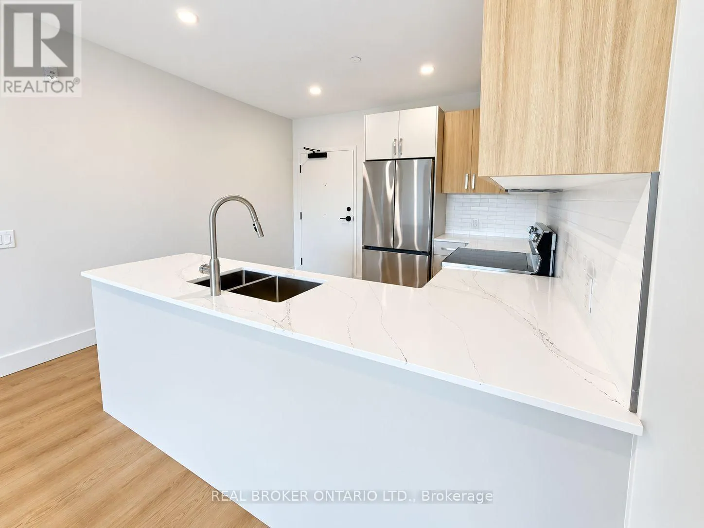 405 - 8 HUTT LANE