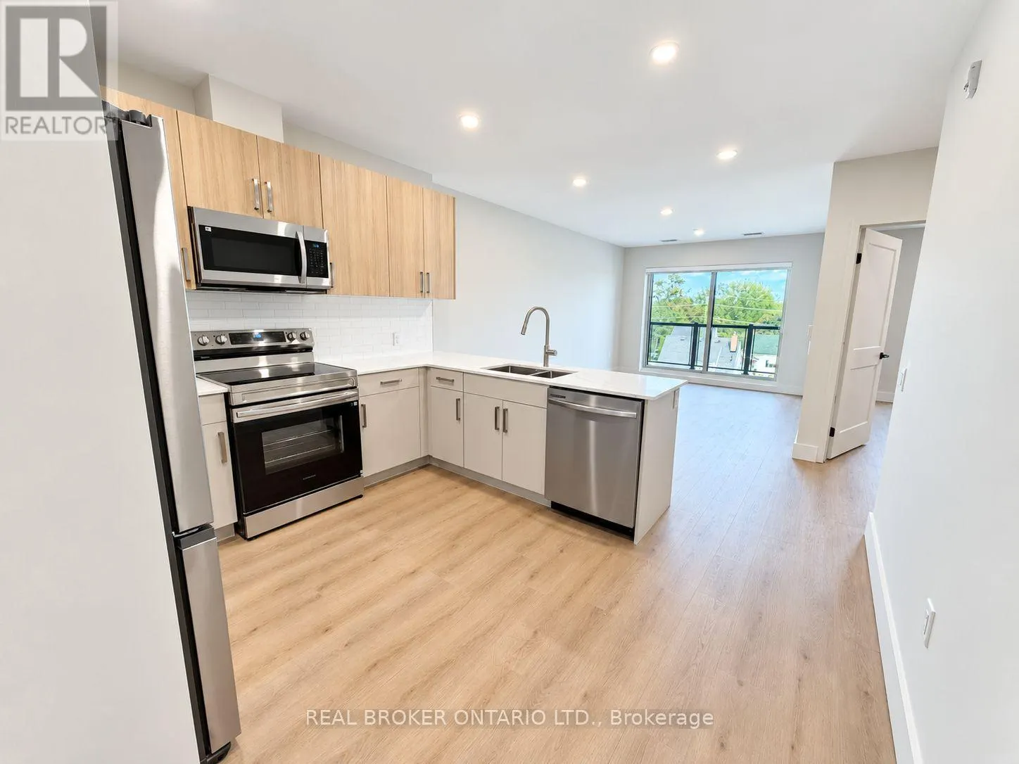 405 - 8 HUTT LANE
