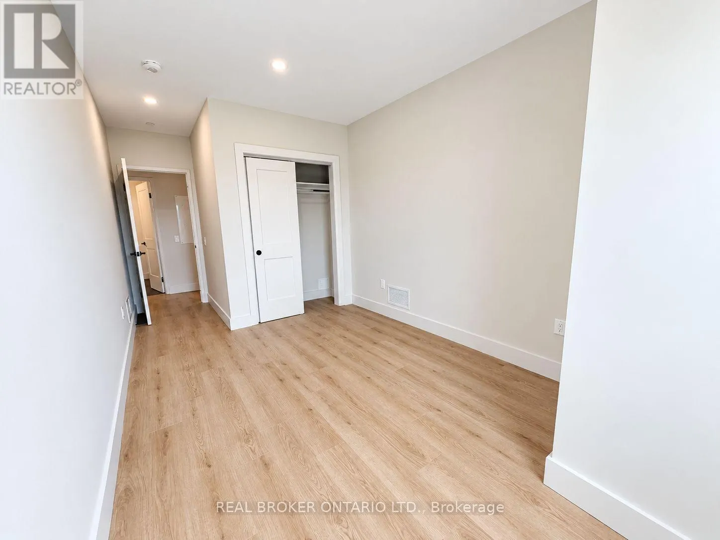 504 - 8 HUTT LANE