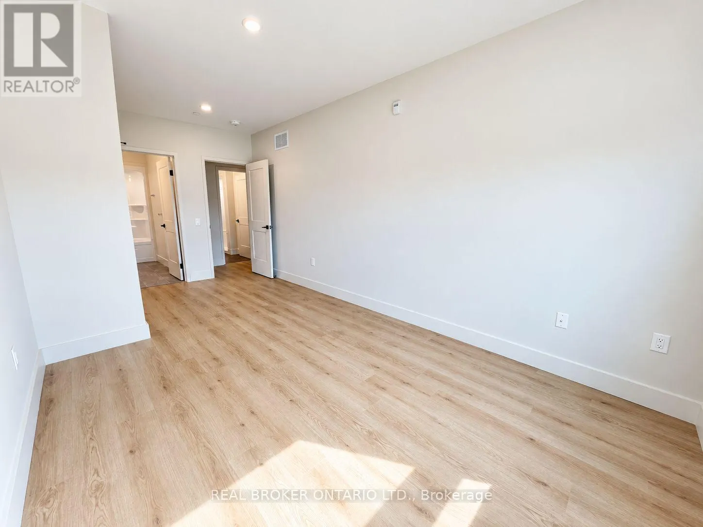 504 - 8 HUTT LANE