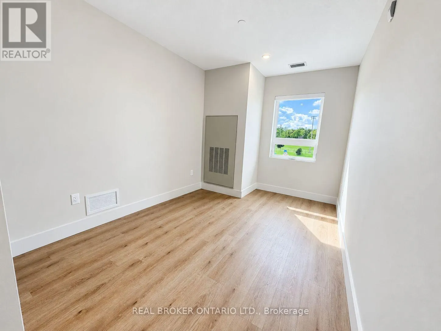 504 - 8 HUTT LANE