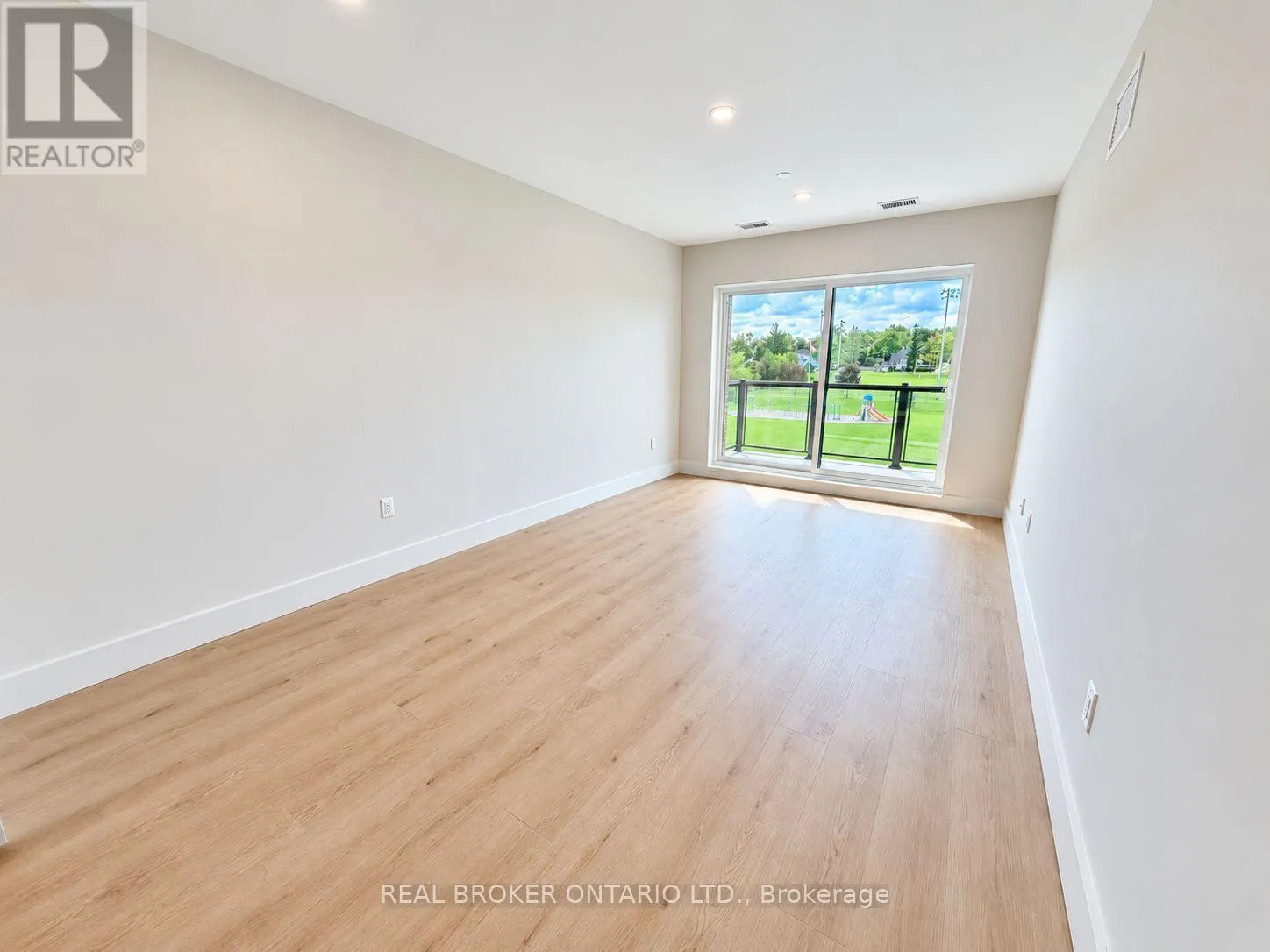 504 - 8 HUTT LANE