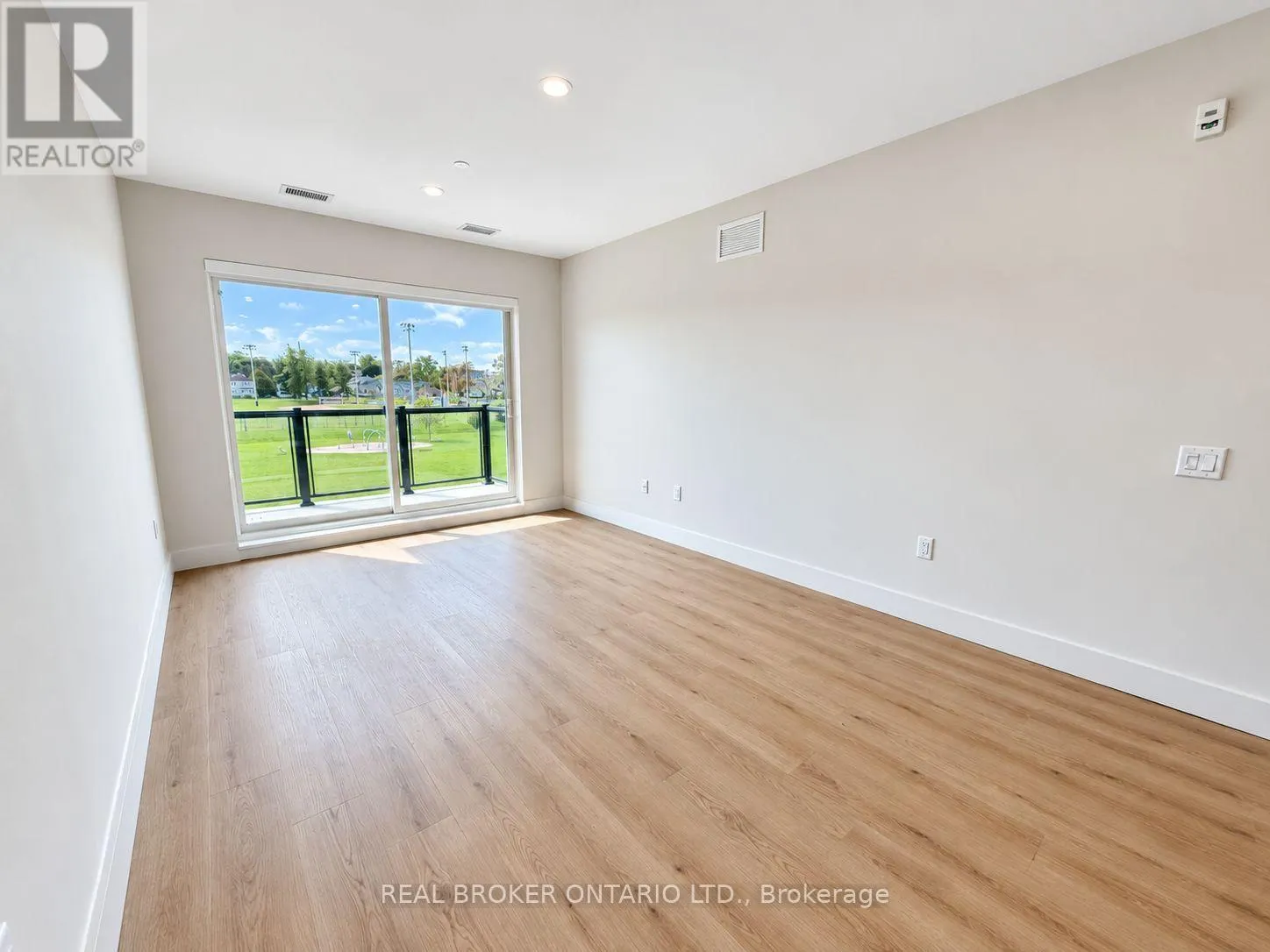 504 - 8 HUTT LANE