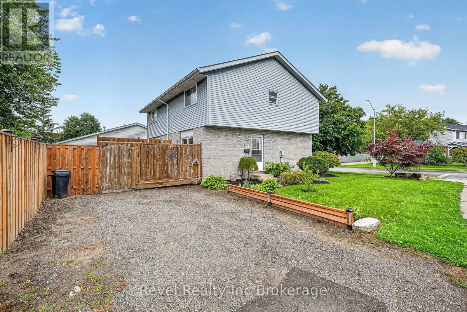995 CREE AVENUE