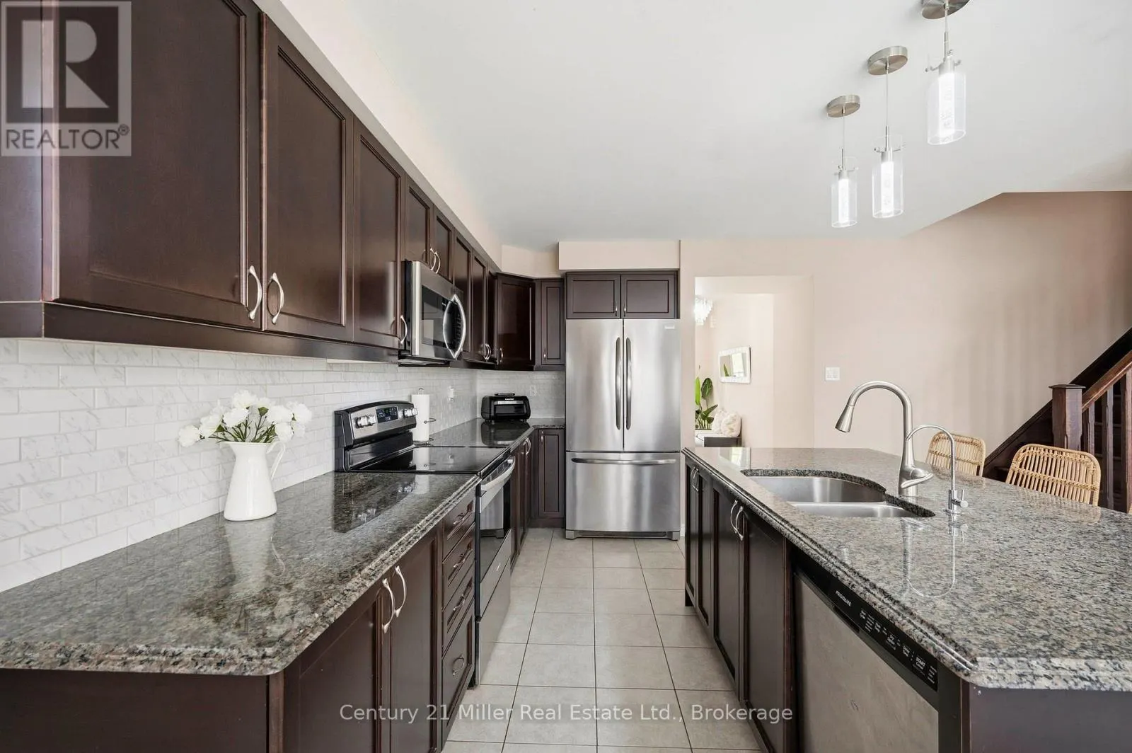 19 GLENVISTA DRIVE