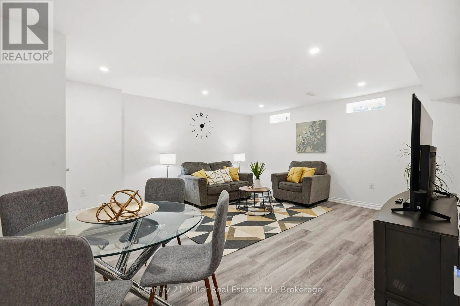 19 GLENVISTA DRIVE