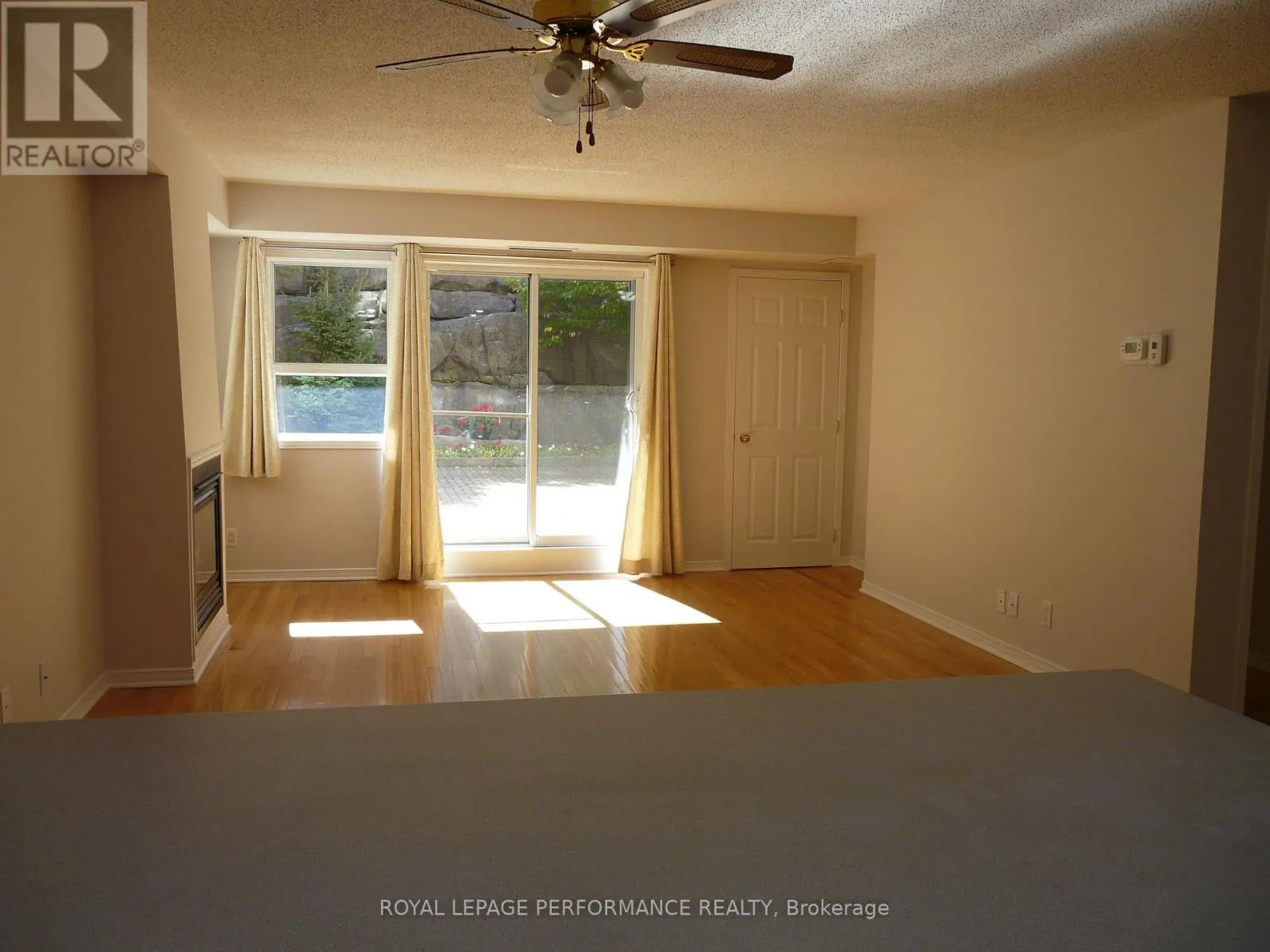 108 - 320 CENTRUM BOULEVARD