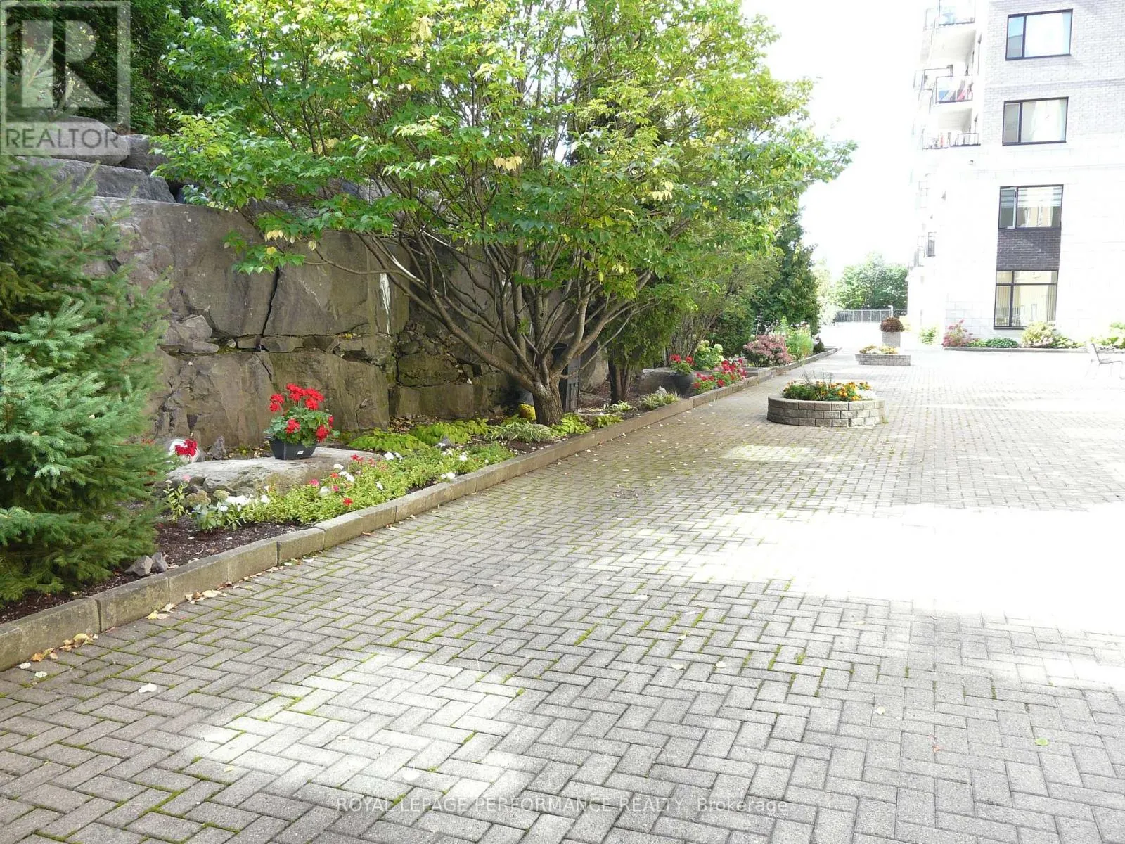 108 - 320 CENTRUM BOULEVARD