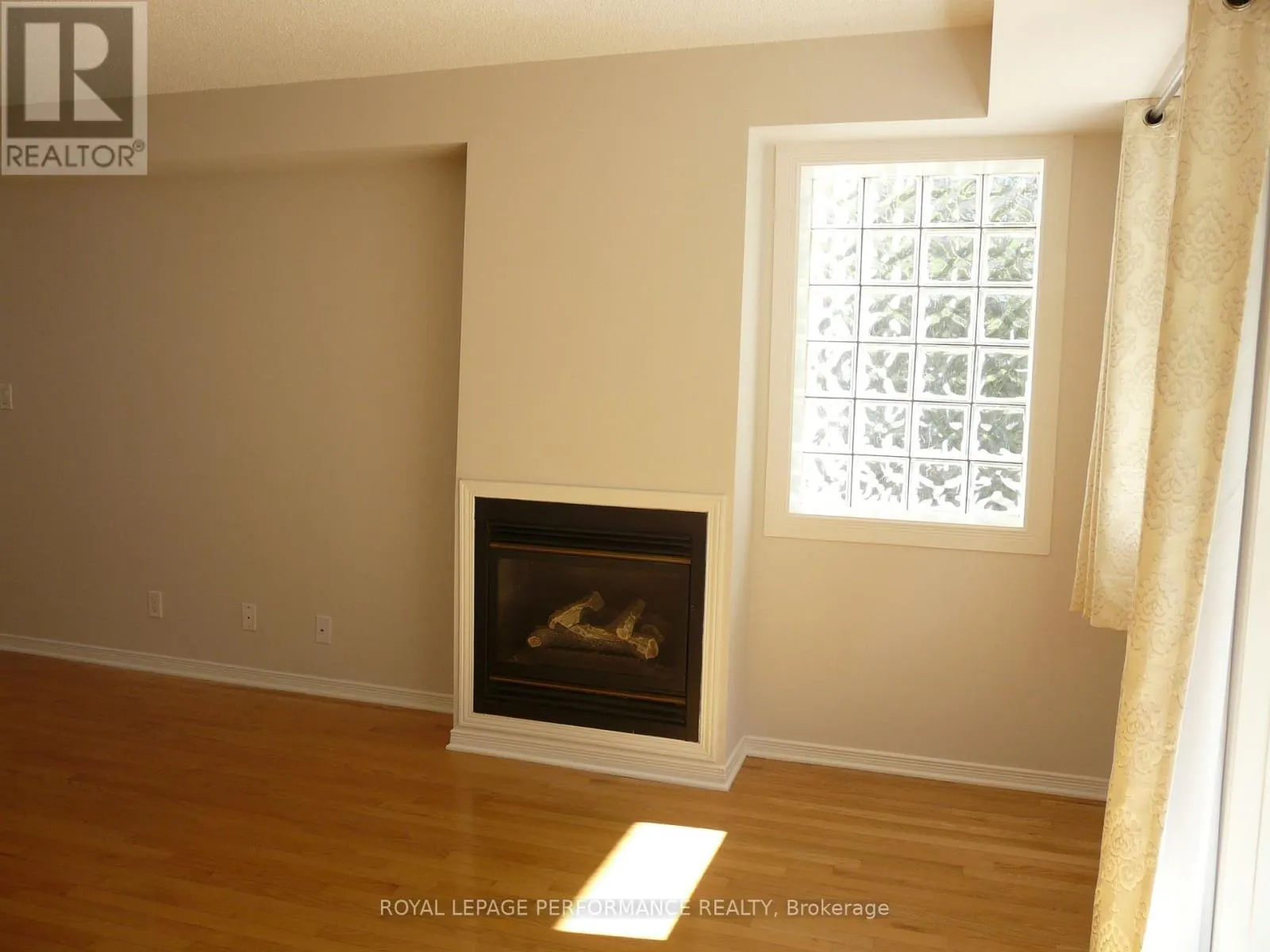 108 - 320 CENTRUM BOULEVARD