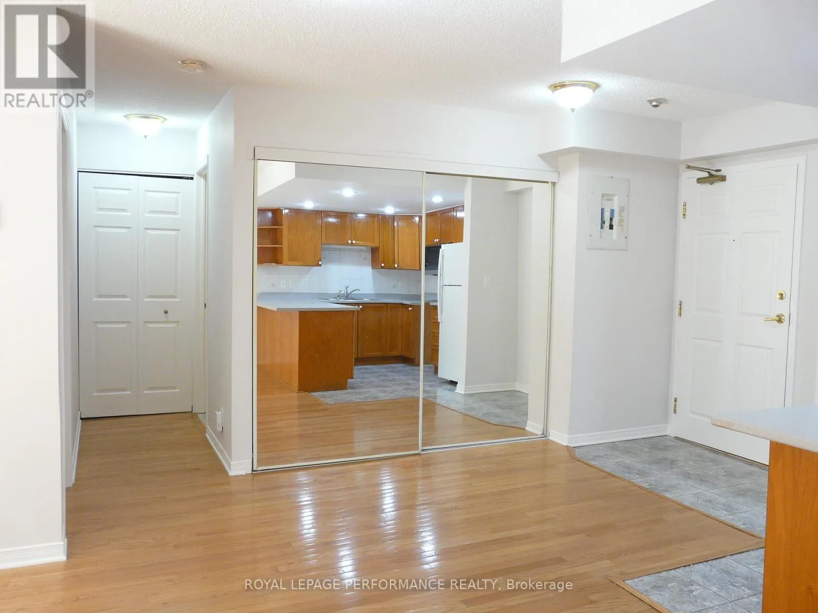 108 - 320 CENTRUM BOULEVARD
