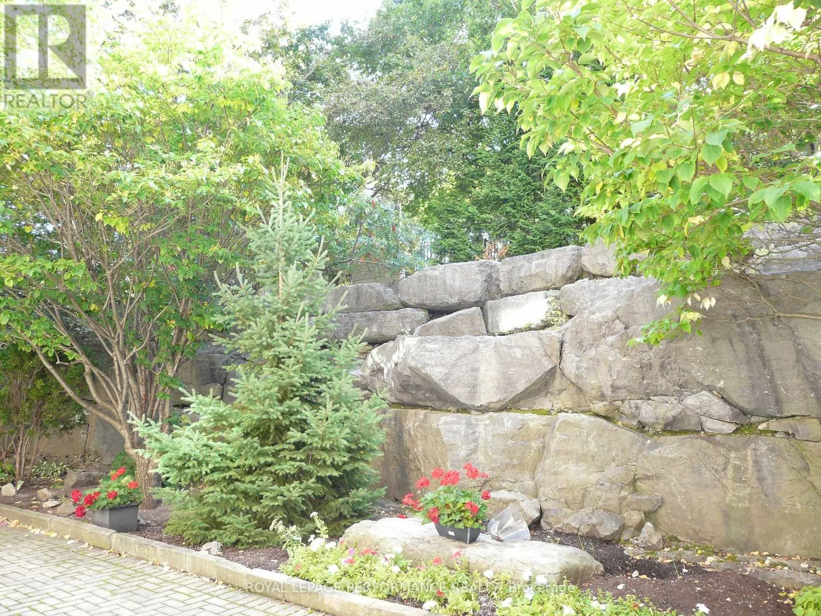 108 - 320 CENTRUM BOULEVARD