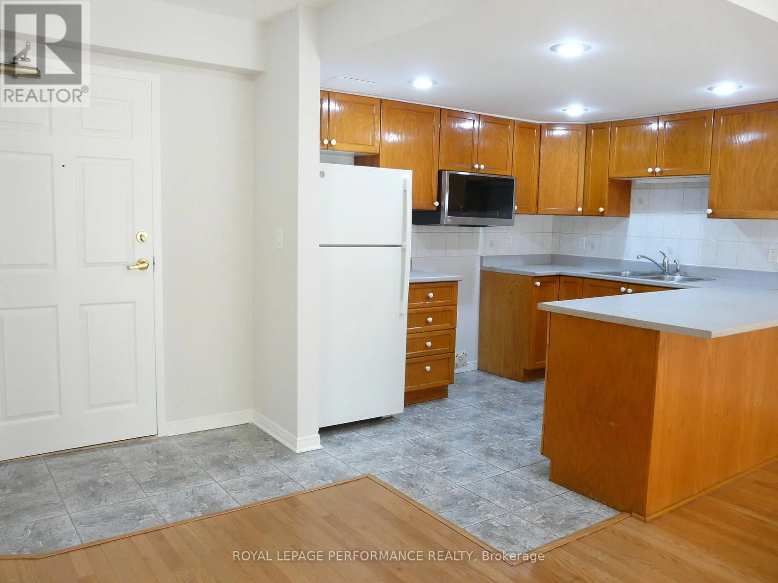 108 - 320 CENTRUM BOULEVARD