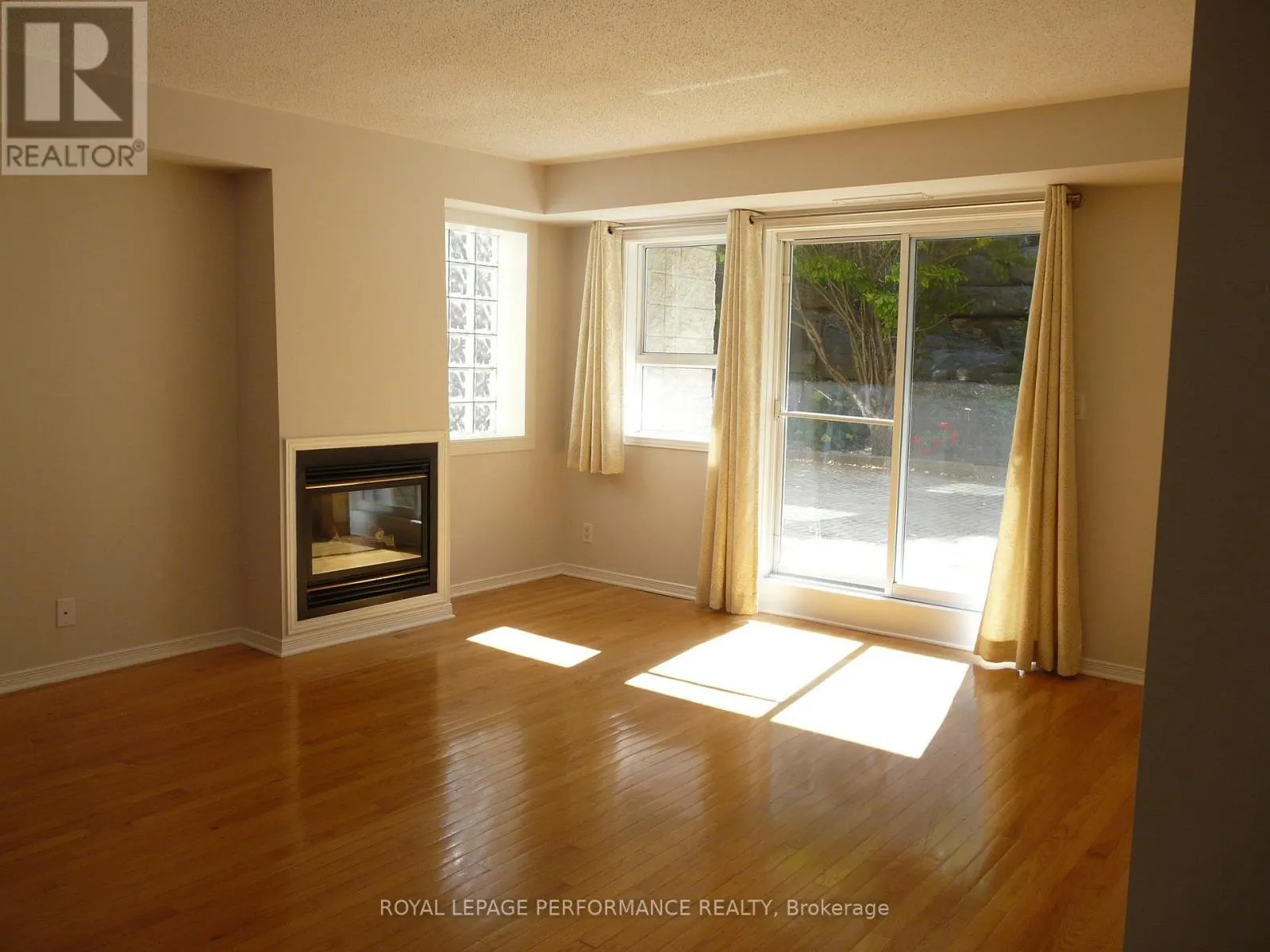 108 - 320 CENTRUM BOULEVARD
