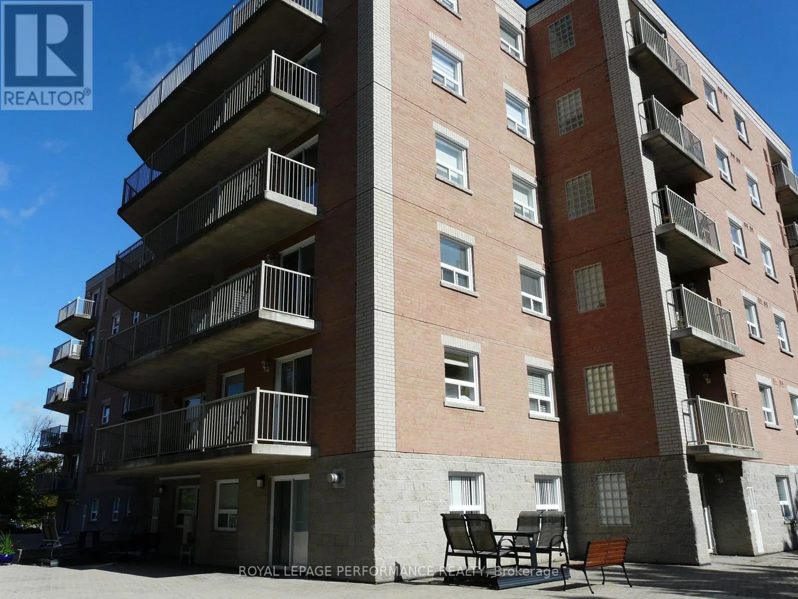 108 - 320 CENTRUM BOULEVARD