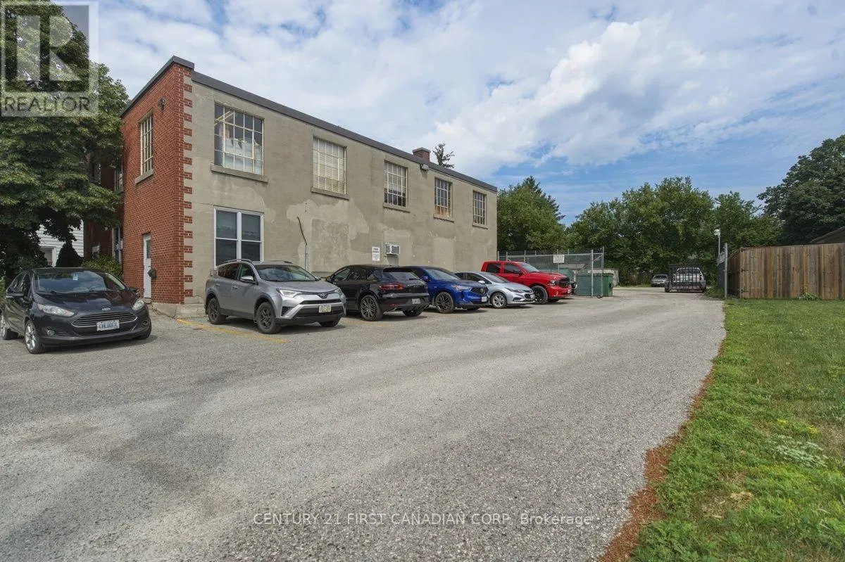 745 HOUNSFIELD STREET