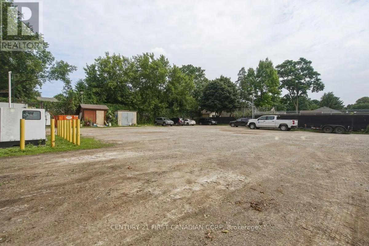 745 HOUNSFIELD STREET